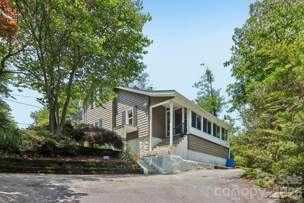 23 Tuskeegee Street Asheville NC 28801