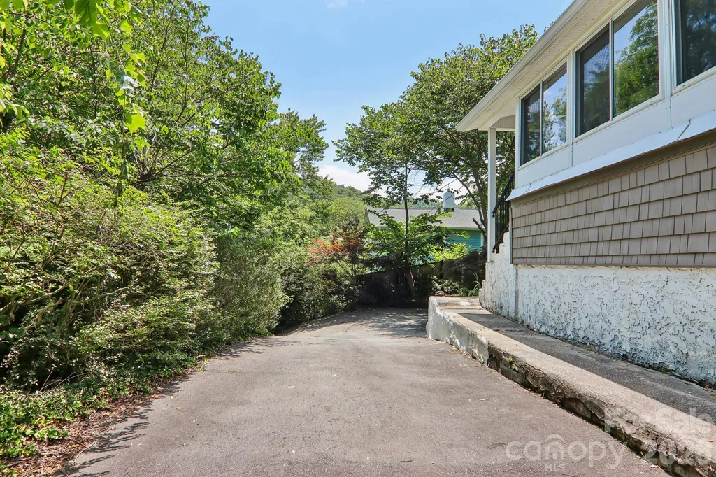 23 Tuskeegee Street Asheville NC 28801