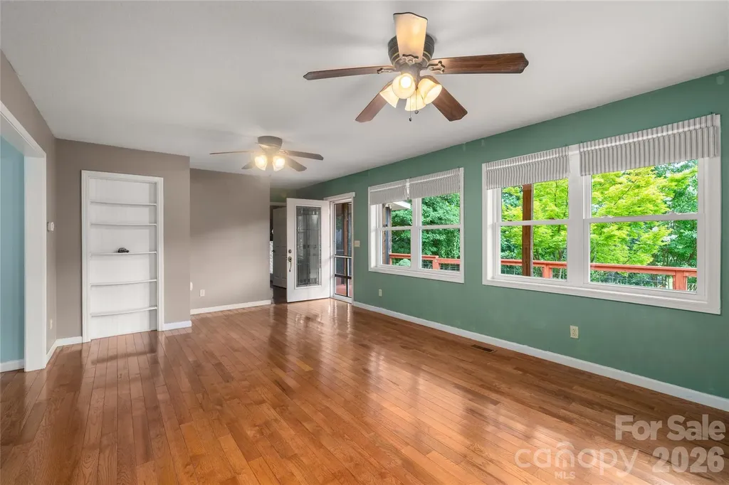 847 N Lakeside Drive Hendersonville NC 28739