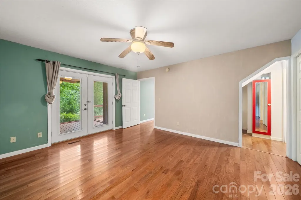 847 N Lakeside Drive Hendersonville NC 28739