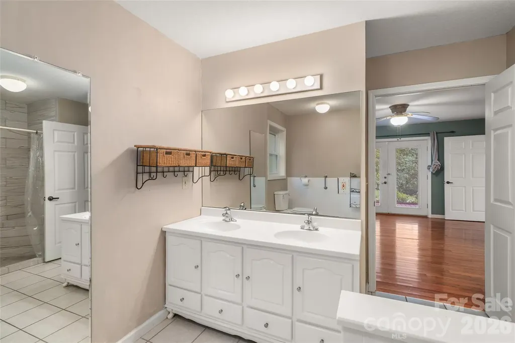 847 N Lakeside Drive Hendersonville NC 28739
