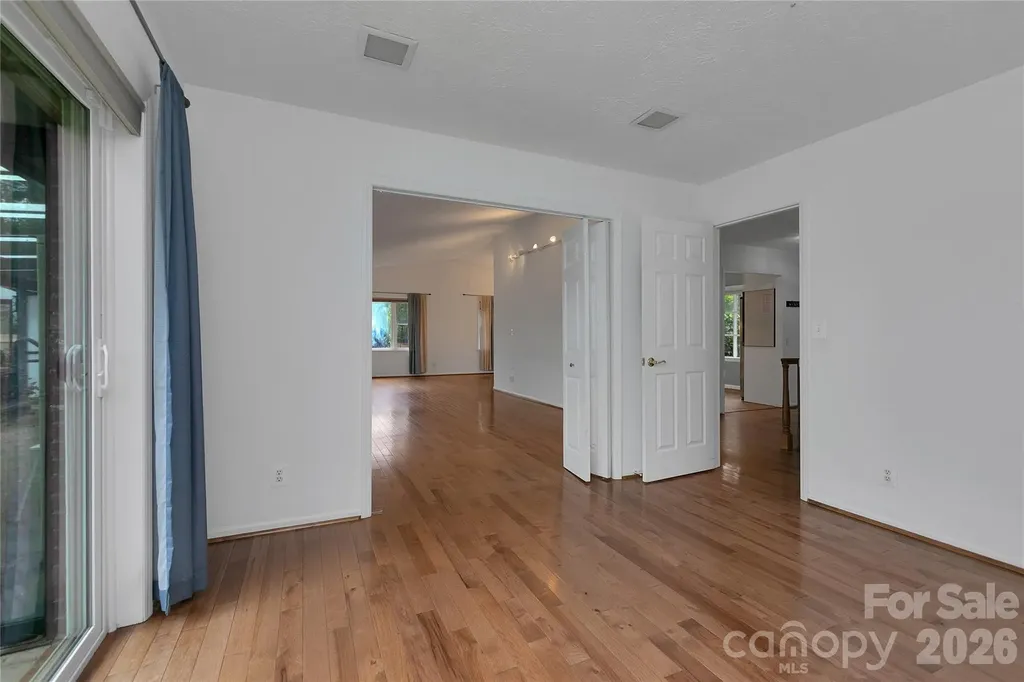 138 Surry Lane Hendersonville NC 28791
