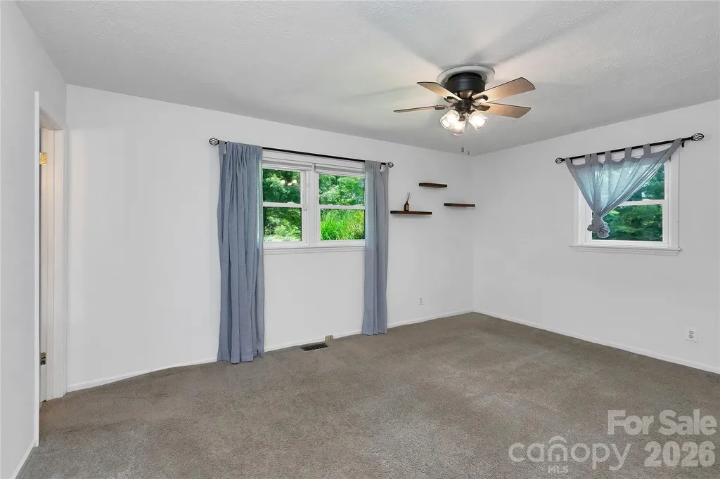 138 Surry Lane Hendersonville NC 28791
