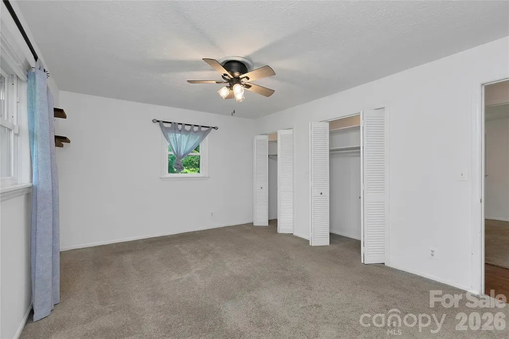 138 Surry Lane Hendersonville NC 28791