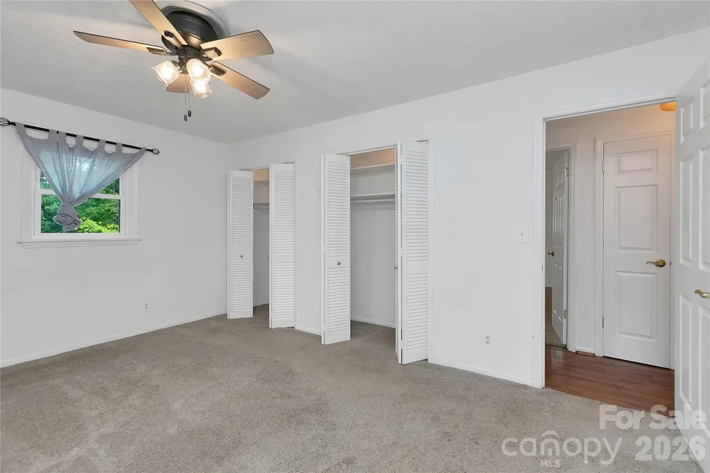 138 Surry Lane Hendersonville NC 28791