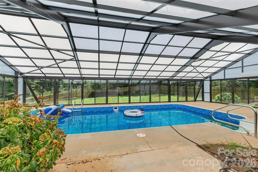 138 Surry Lane Hendersonville NC 28791