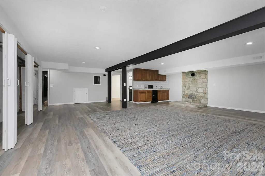 138 Surry Lane Hendersonville NC 28791