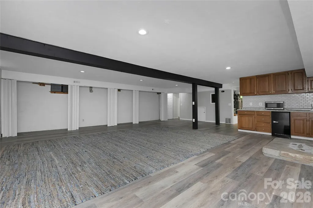 138 Surry Lane Hendersonville NC 28791