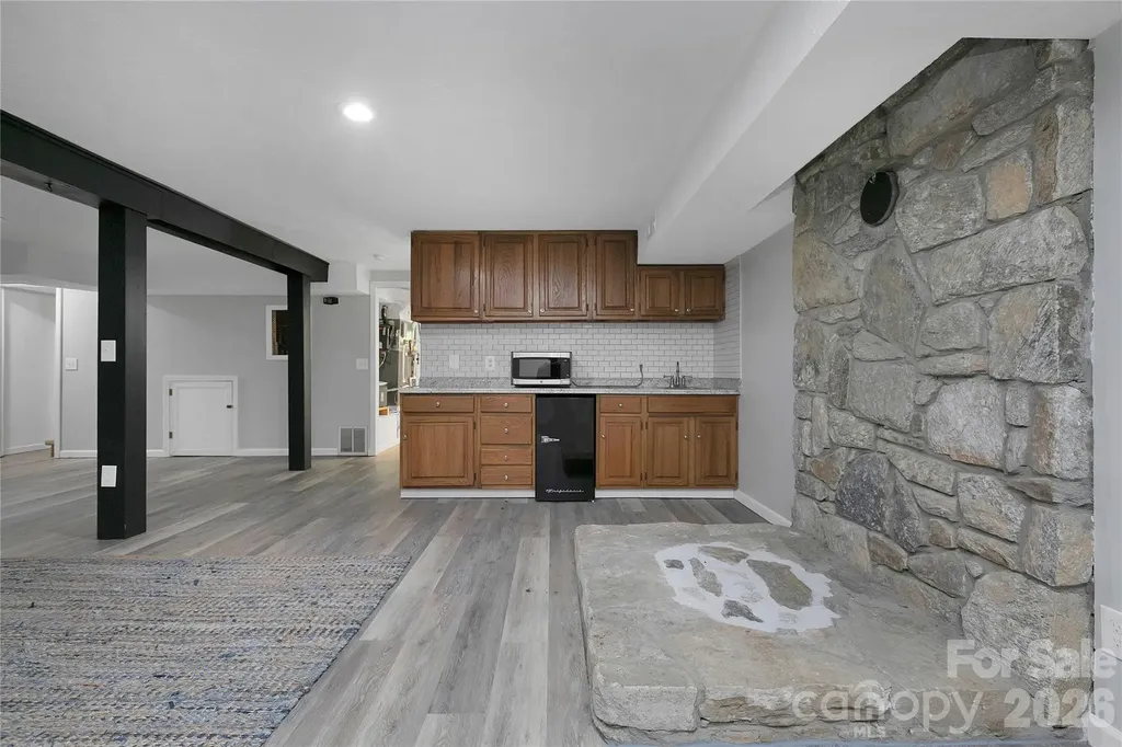 138 Surry Lane Hendersonville NC 28791