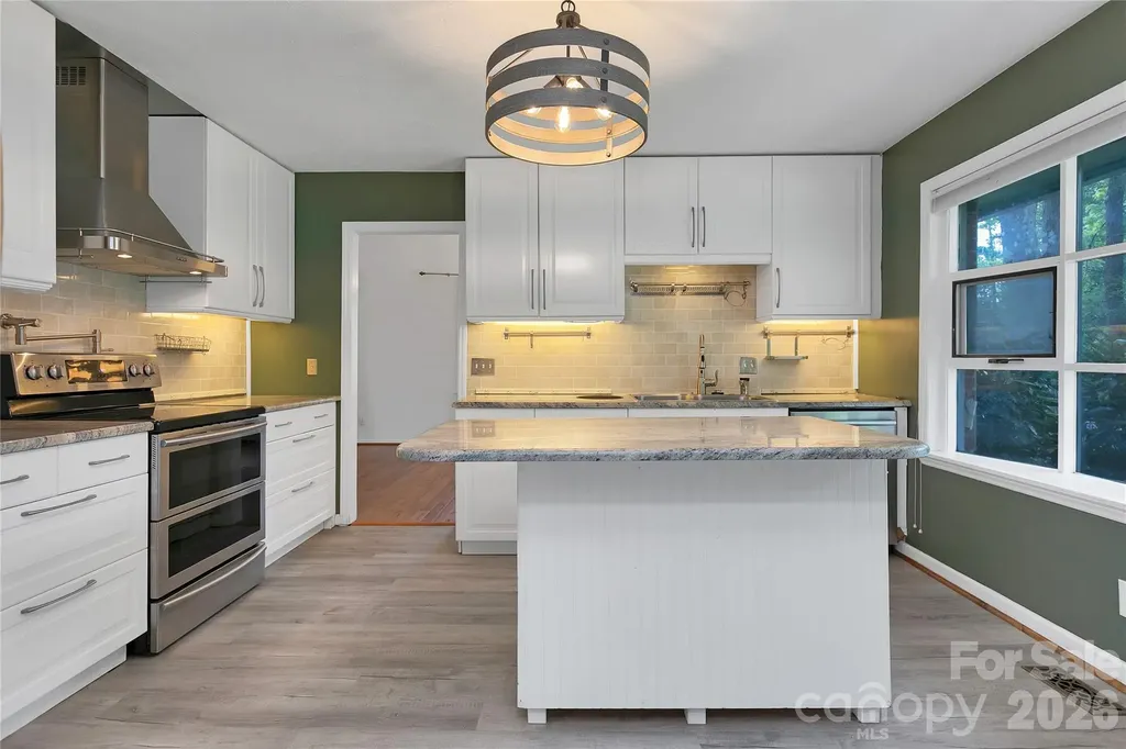 138 Surry Lane Hendersonville NC 28791