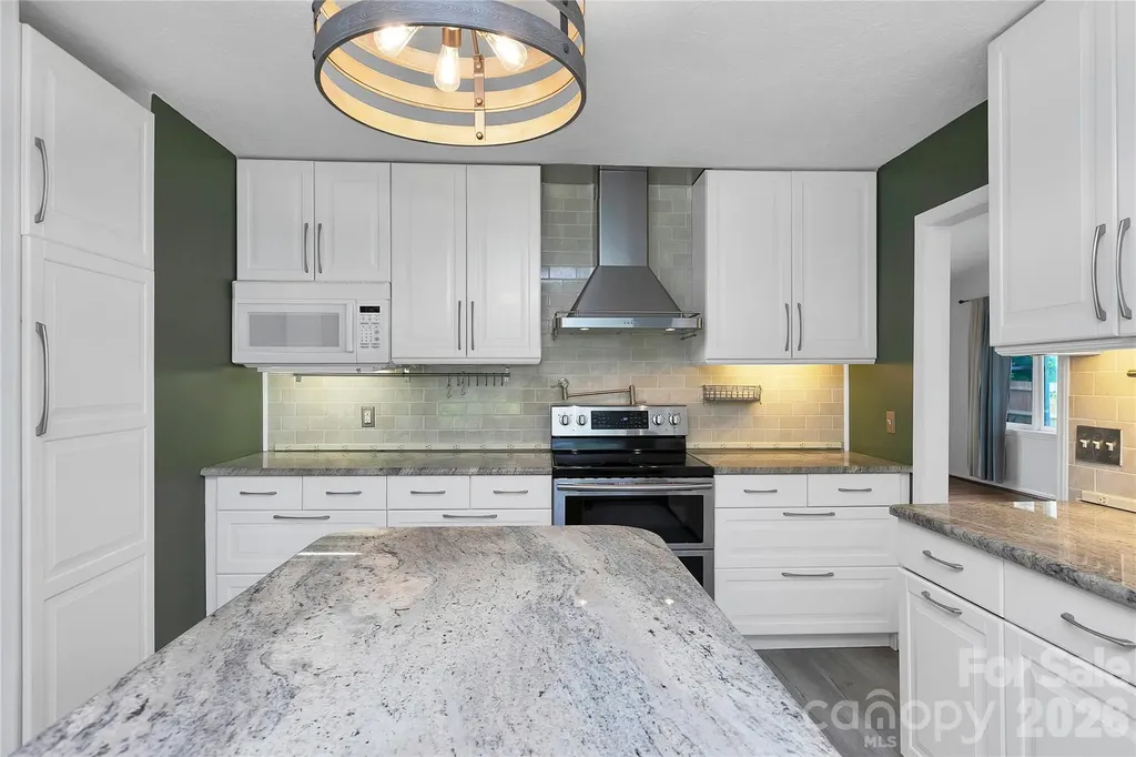 138 Surry Lane Hendersonville NC 28791