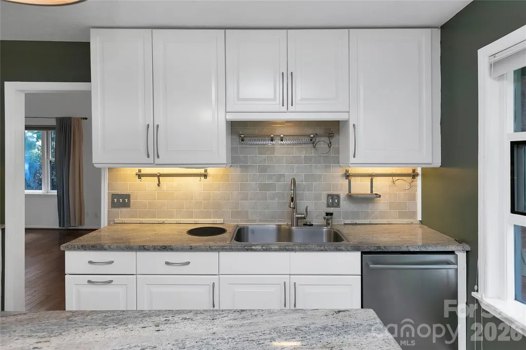 138 Surry Lane Hendersonville NC 28791