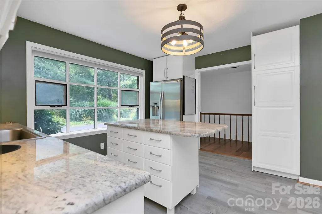 138 Surry Lane Hendersonville NC 28791