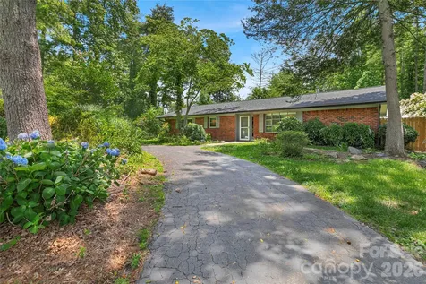 138 Surry Lane Hendersonville NC 28791