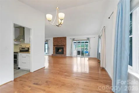 138 Surry Lane Hendersonville NC 28791
