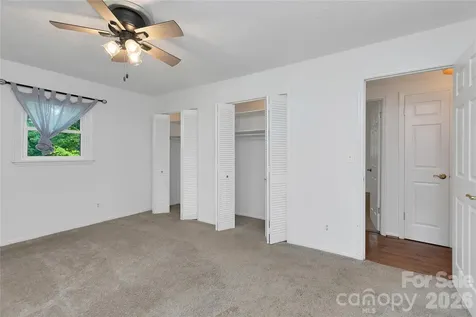 138 Surry Lane Hendersonville NC 28791