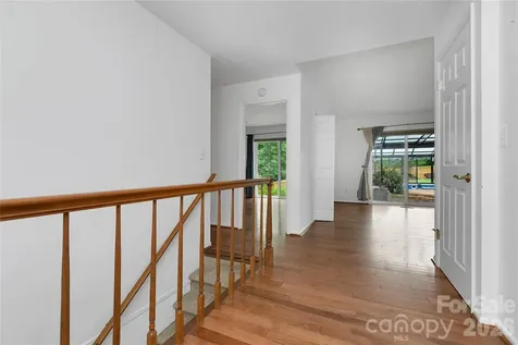 138 Surry Lane Hendersonville NC 28791