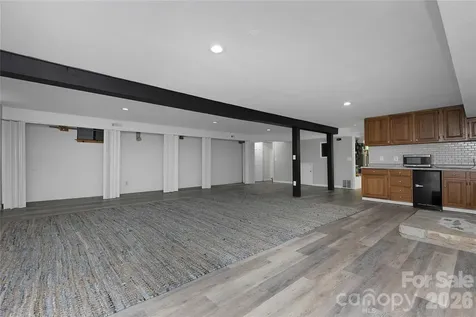 138 Surry Lane Hendersonville NC 28791