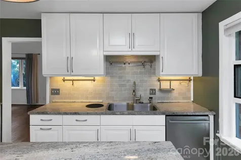 138 Surry Lane Hendersonville NC 28791