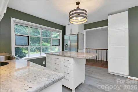 138 Surry Lane Hendersonville NC 28791
