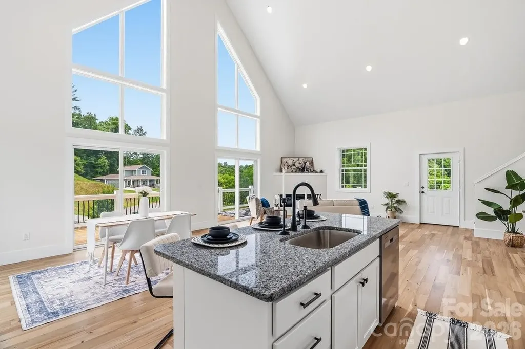 49 Grace Court Mars Hill NC 28754