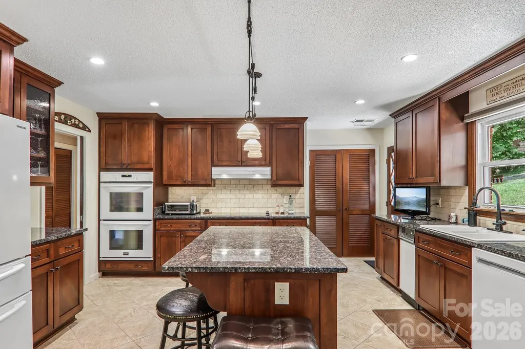 57 Chateau Lane Waynesville NC 28786