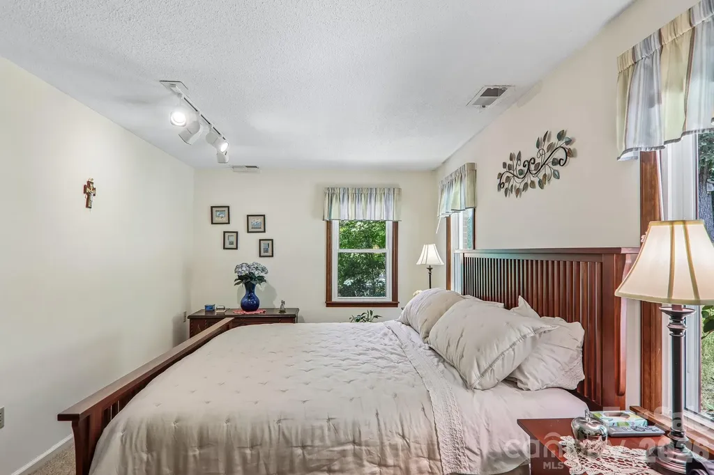 57 Chateau Lane Waynesville NC 28786