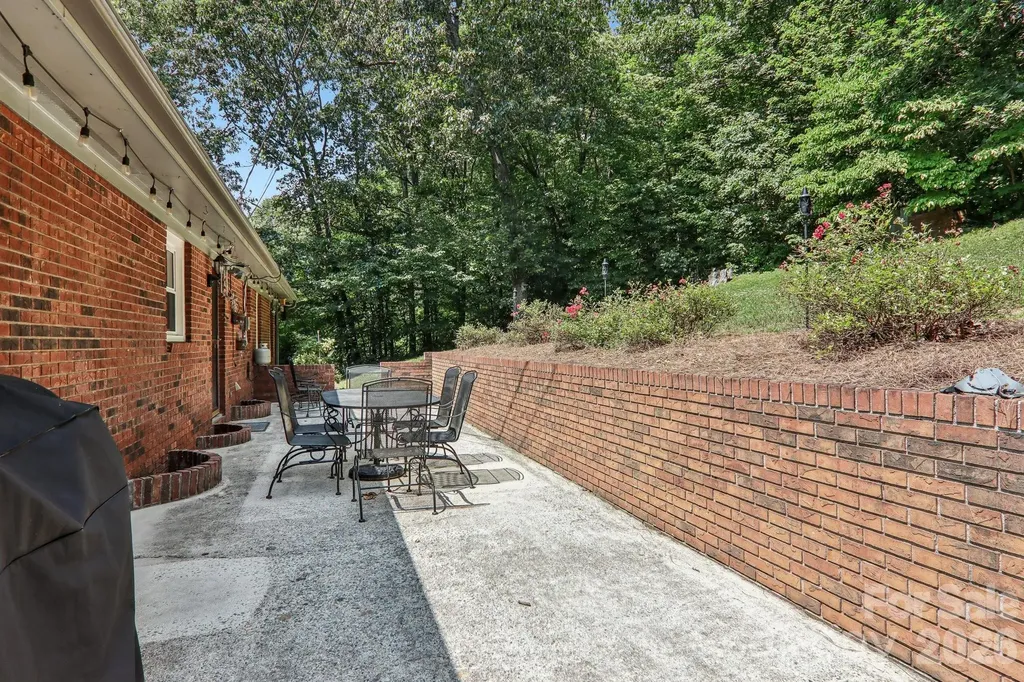 57 Chateau Lane Waynesville NC 28786