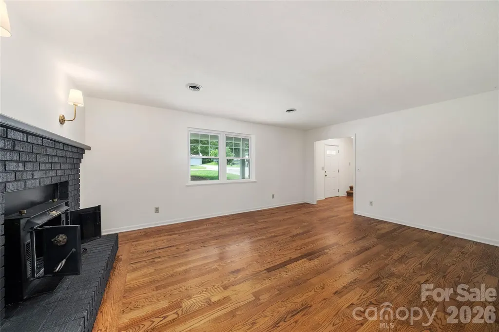 8 Wedgewood Drive Mills River NC 28759