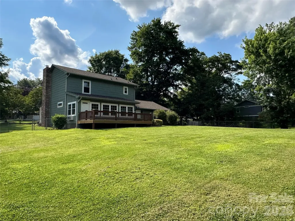 8 Wedgewood Drive Mills River NC 28759