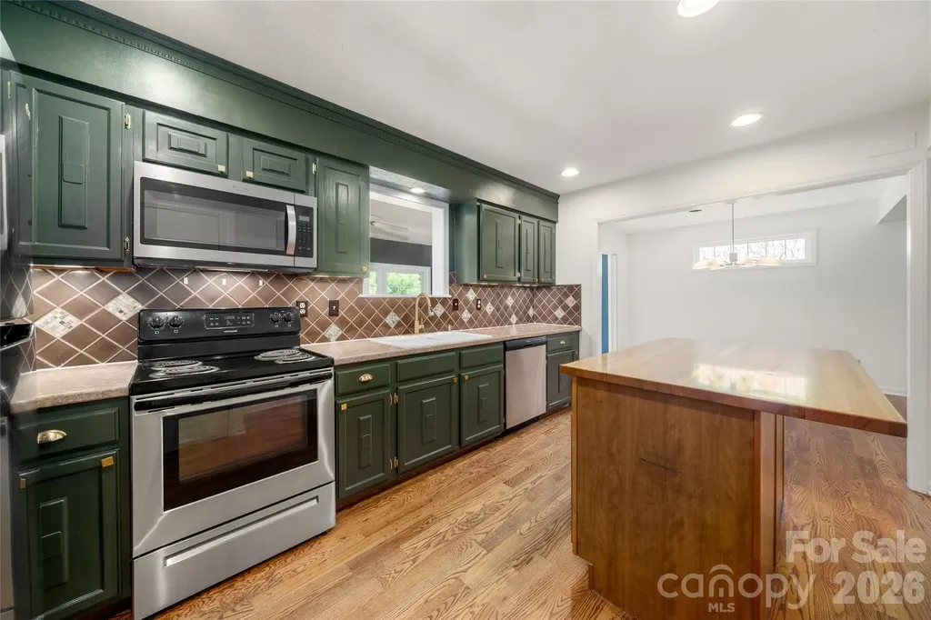 8 Wedgewood Drive Mills River NC 28759