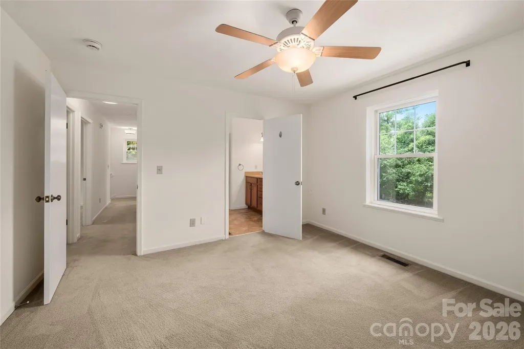 8 Wedgewood Drive Mills River NC 28759