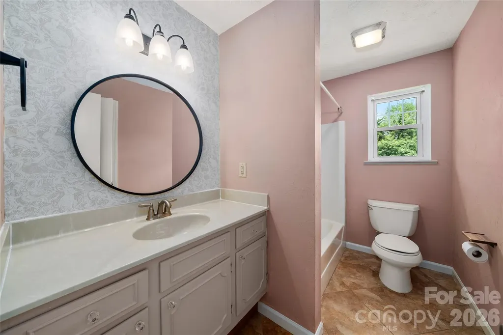 8 Wedgewood Drive Mills River NC 28759