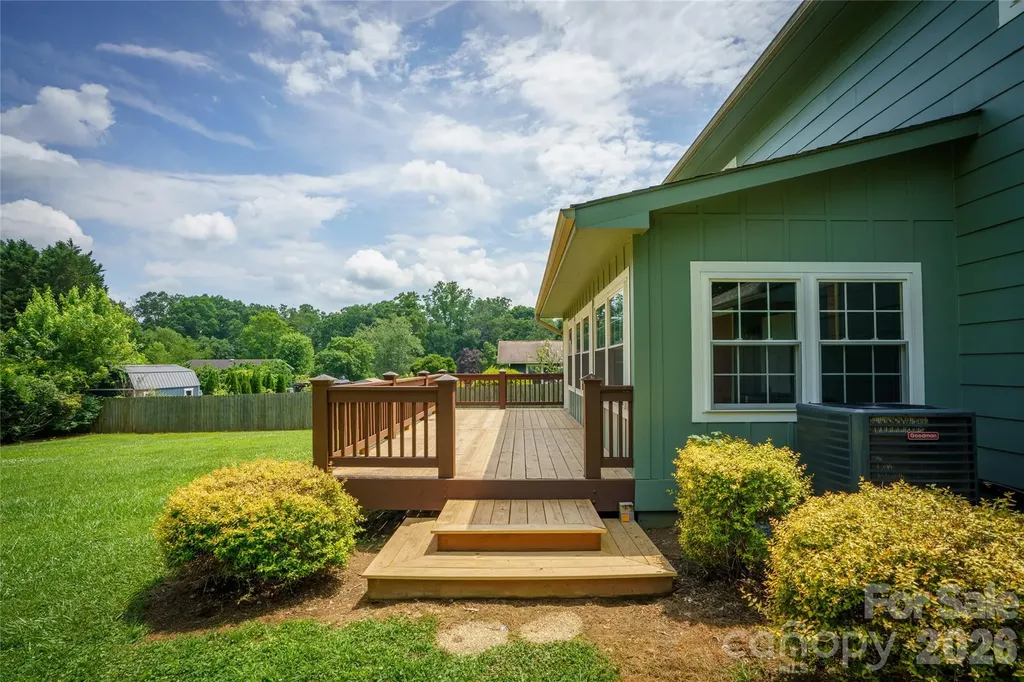 8 Wedgewood Drive Mills River NC 28759