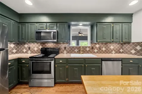 8 Wedgewood Drive Mills River NC 28759