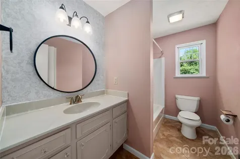 8 Wedgewood Drive Mills River NC 28759