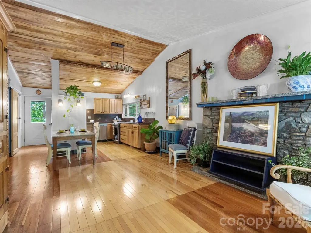 127 Riverview Drive Asheville NC 28806