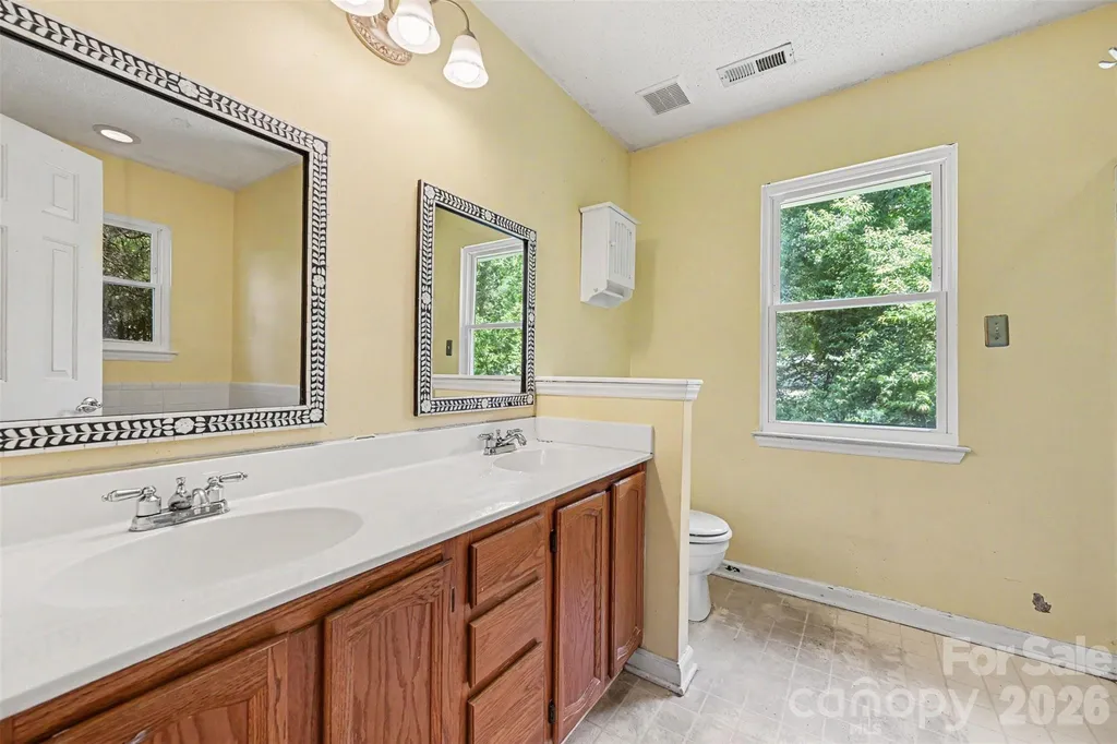 8410 Gidleigh Court Charlotte NC 28216