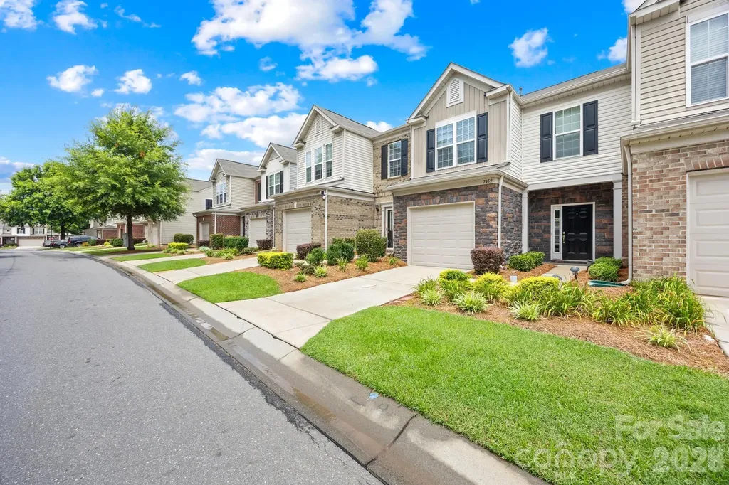 2459 Diplomat Lane Charlotte NC 28210