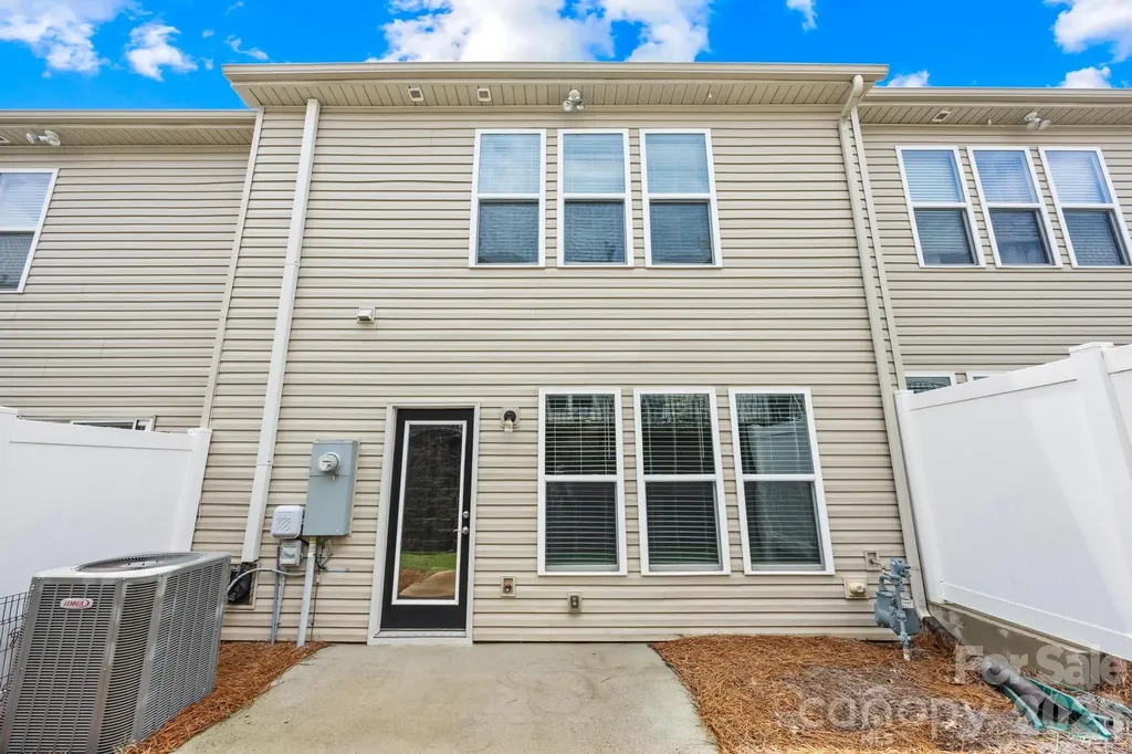 2459 Diplomat Lane Charlotte NC 28210