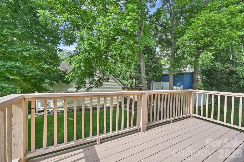 11 Ridgeland Lane Asheville NC 28805