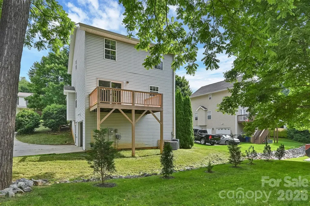 11 Ridgeland Lane Asheville NC 28805