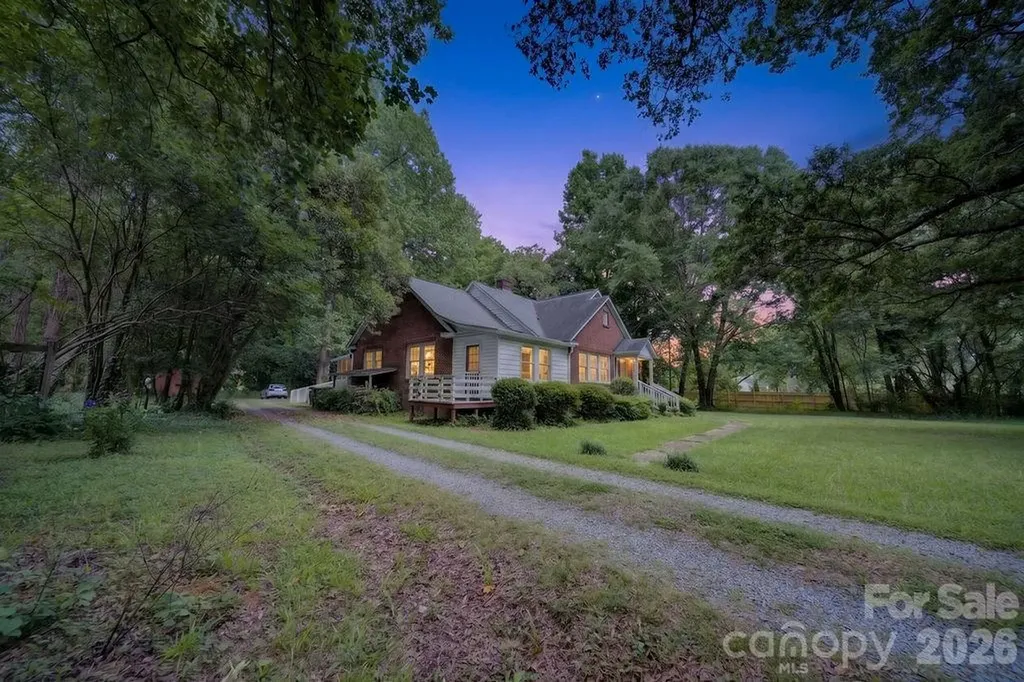 1822 W Sugar Creek Road Charlotte NC 28262