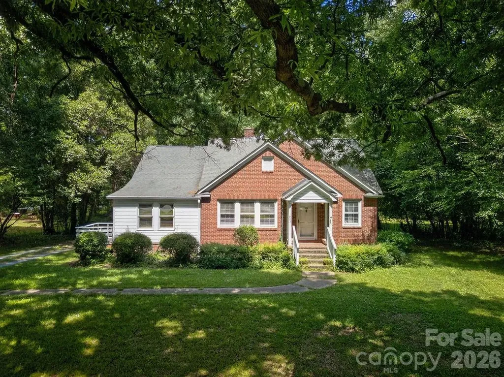 1822 W Sugar Creek Road Charlotte NC 28262