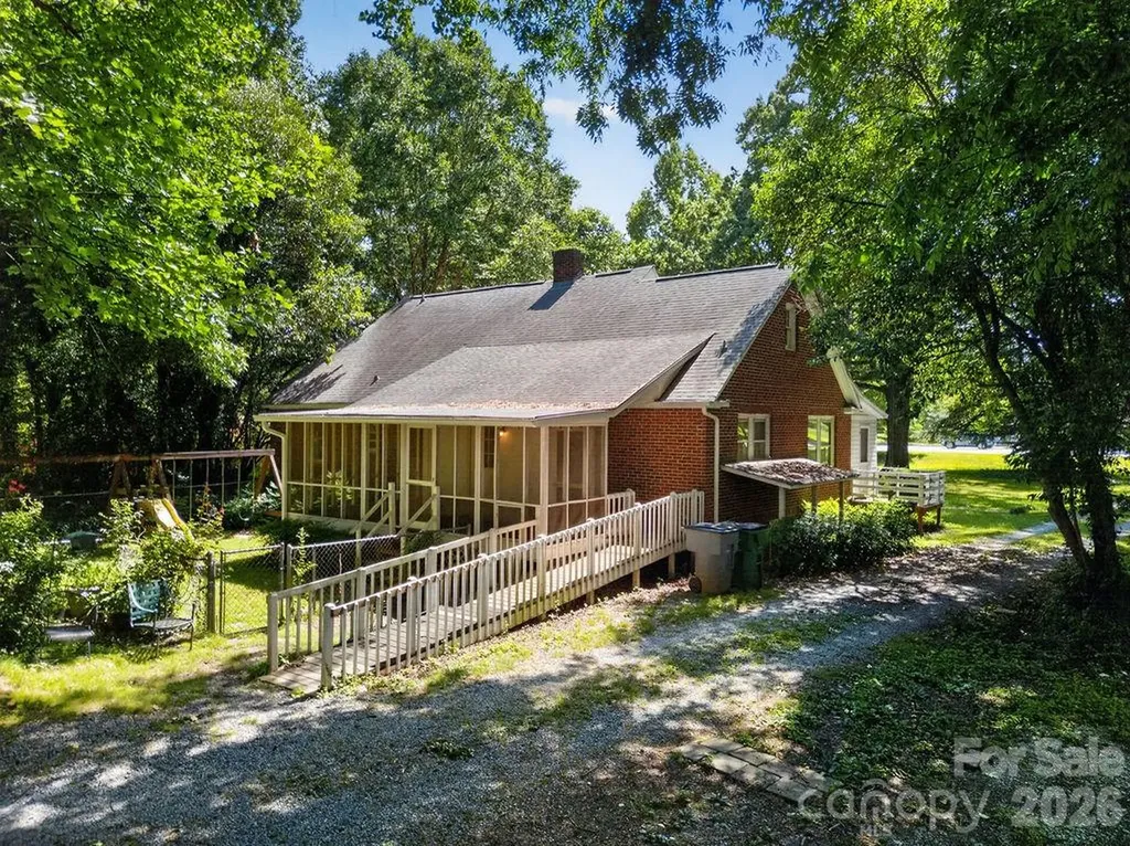 1822 W Sugar Creek Road Charlotte NC 28262