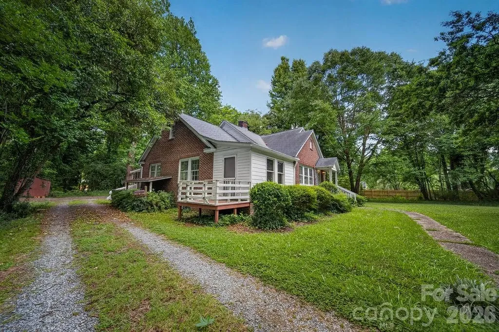 1822 W Sugar Creek Road Charlotte NC 28262