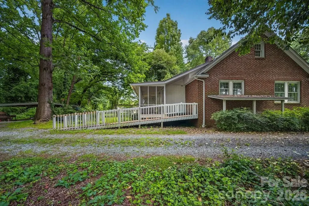 1822 W Sugar Creek Road Charlotte NC 28262