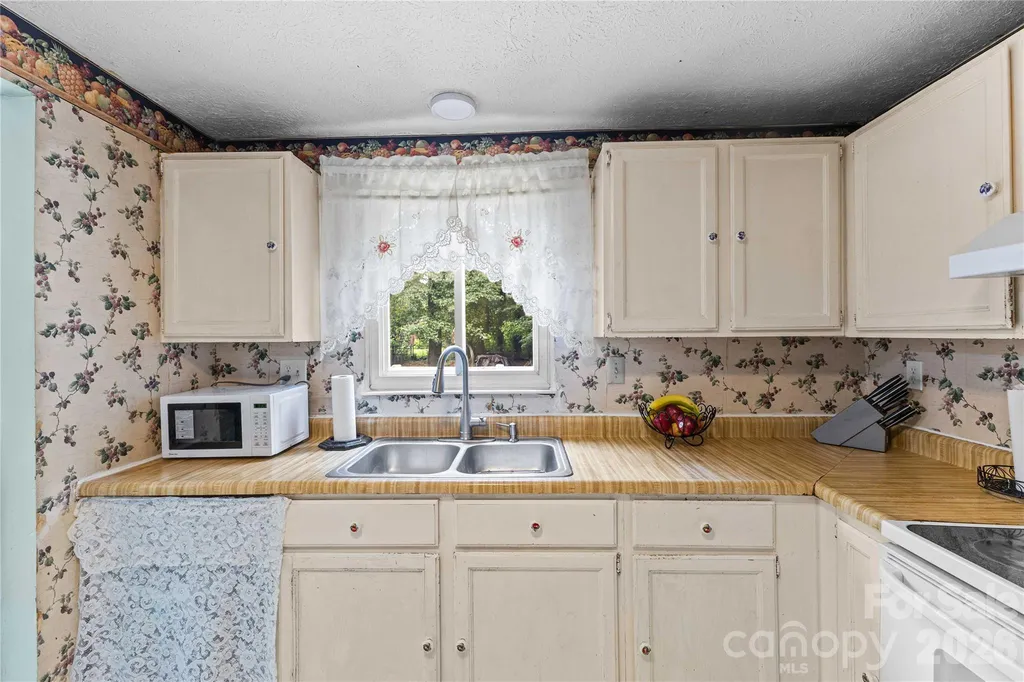 9108 Touchstone Lane Charlotte NC 28227