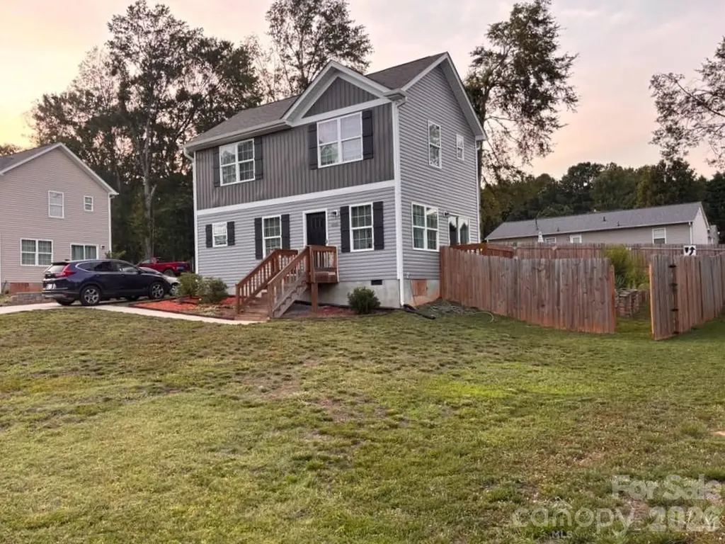 606 E Carpenter Street Dallas NC 28034