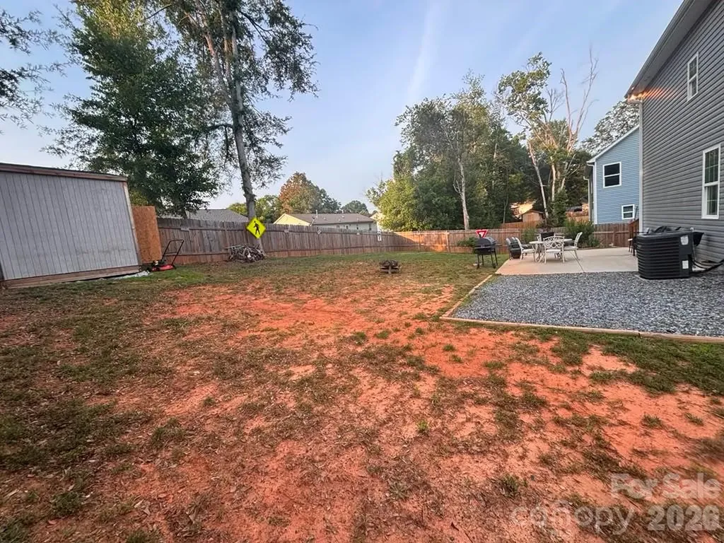 606 E Carpenter Street Dallas NC 28034